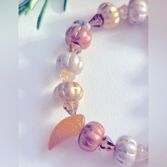 NWOT bracelet Pumpkins & Autumn Leaves metallics Czech Glass, charms, stretch - Picture 2 of 8